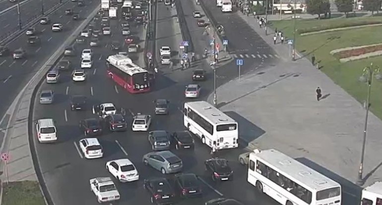 6 yolda tıxac var - SİYAHI