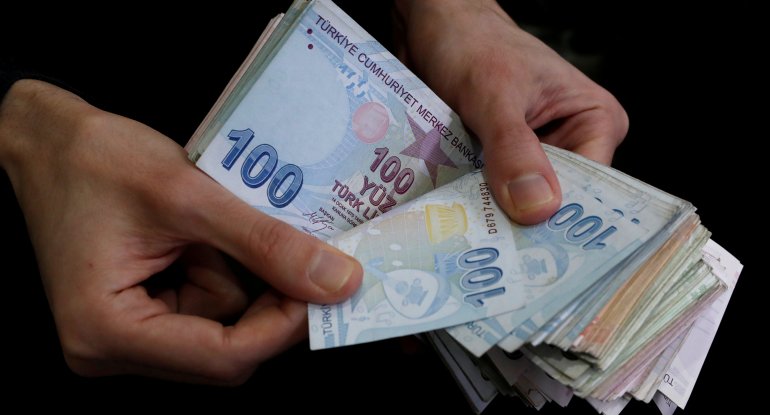 Lirə 5% bahalaşdı