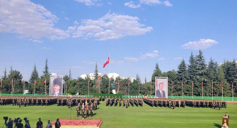 Zakir Həsənov Türkiyənin Quru Qoşunları məktəbinin buraxılış mərasimində iştirak edir - YENİLƏNİB