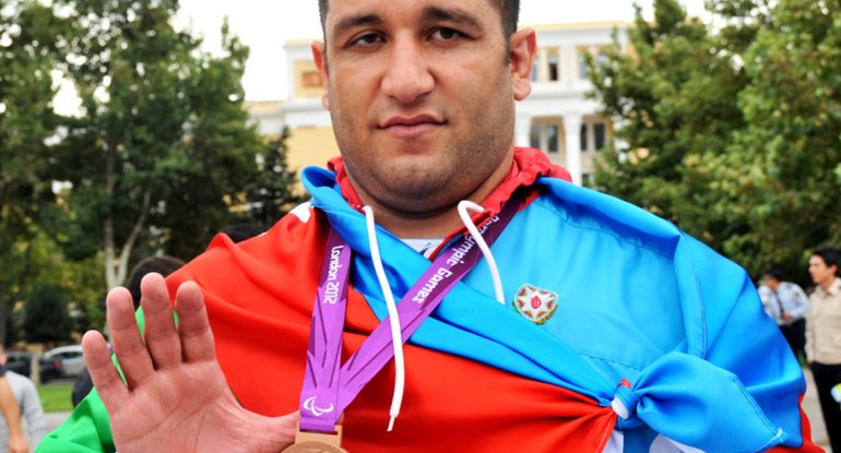 İlham Zəkiyev də tələbə atası oldu - FOTO