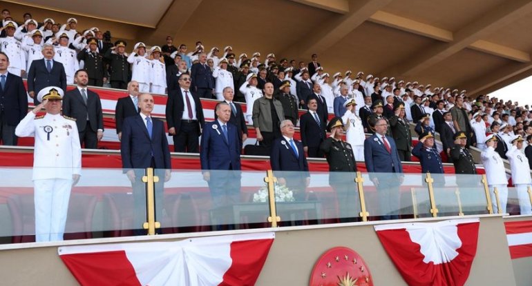 Zakir Həsənov hərbi məktəblərin buraxılış mərasimlərində iştirak edib