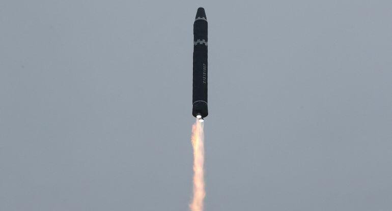 Şimali Koreya bir neçə raket atdı