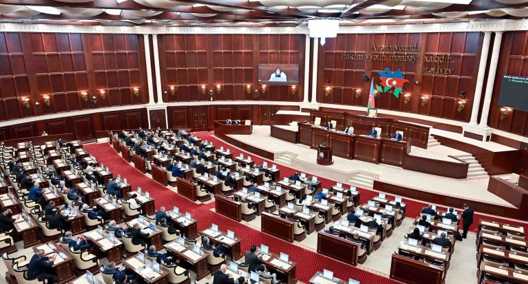 Milli Məclisin vəzifəli şəxsi vəfat etdi