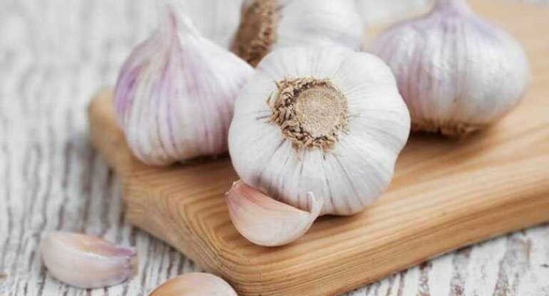 Uzunömürlülərin yediyi sarımsağın inanılmaz faydaları