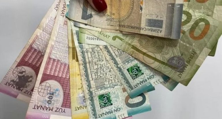 Dövriyyəyə yenilənmiş manat buraxılır - FOTO