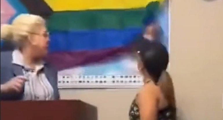 Valideyn LGBT bayrağını sökdü: 