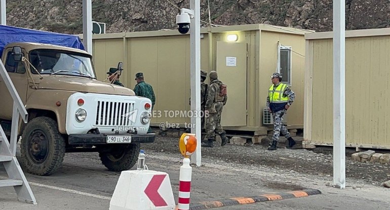 Ermənilər Qarabağdan çıxmaq üçün rejim bayrağını silirlər - FOTO