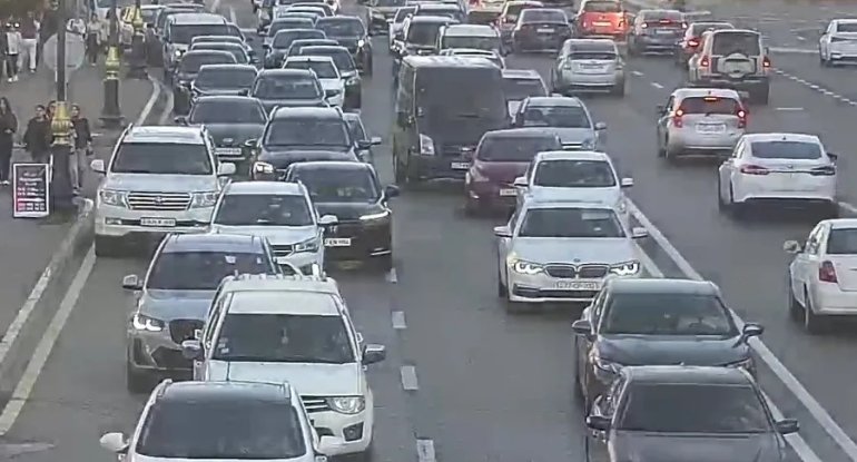 13 küçə və prospektdə tıxac var - SİYAHI