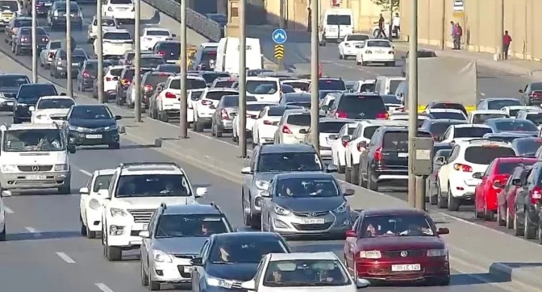 20 küçə və prospektdə tıxac var - SİYAHI