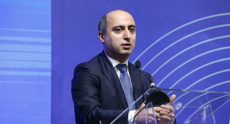 Emin Əmrullayev müəllimləri belə təbrik etdi - FOTO