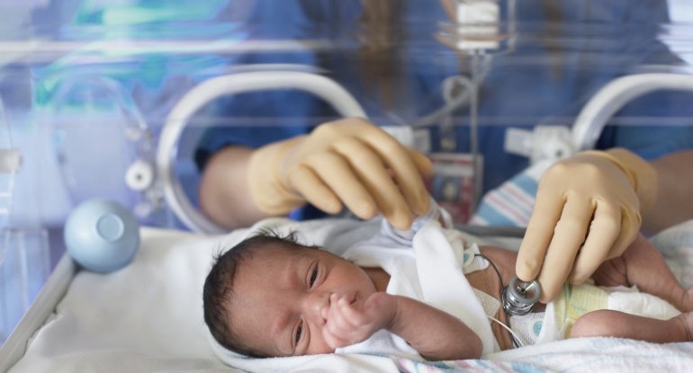 Vaxtından əvvəl və ya az çəki ilə doğulan körpələr peyvənd oluna bilərmi?