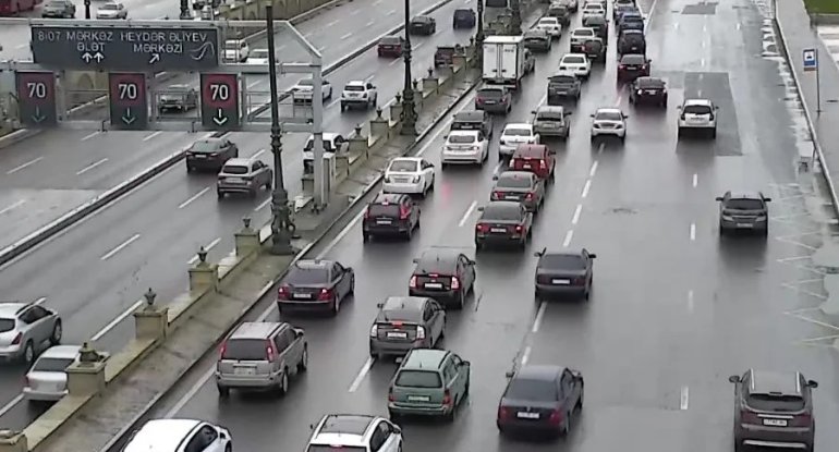 11 küçə və prospektdə tıxac var - SİYAHI