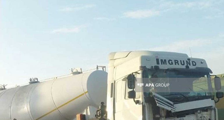 Bakı-Qazax magistralında betonqarışdıran avtomobil yük maşını ilə toqquşub - FOTO