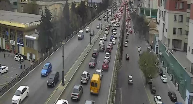 10 küçə və prospektdə tıxac var - SİYAHI