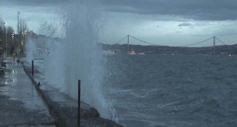 İstanbul boğazı bağlanıb