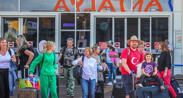 Antalyaya rekord sayda turist gəldi