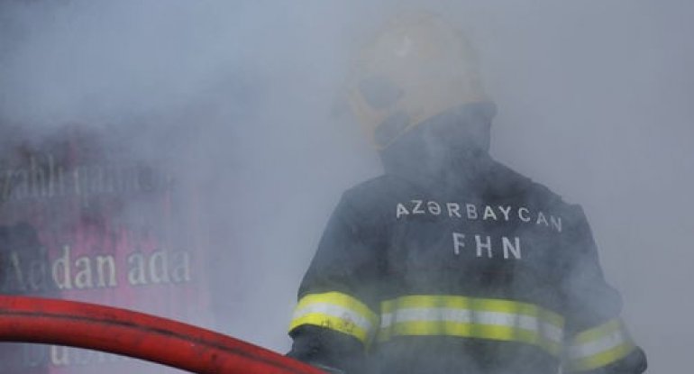 Bakıda beşmərtəbəli yaşayış binasında yanğın olub