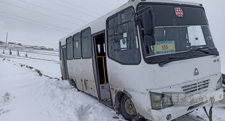 Bakı-Şamaxı yolunda avtobus qəzaya düşüb