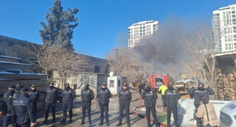 Bakıda mebel sexində partlayış: Yanğın məhdudlaşdırılıb - YENİLƏNİR - FOTO/CANLI YAYIM