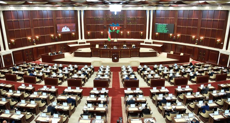 Milli Məclisin verdiyi xidməti vəsiqəni itirdi