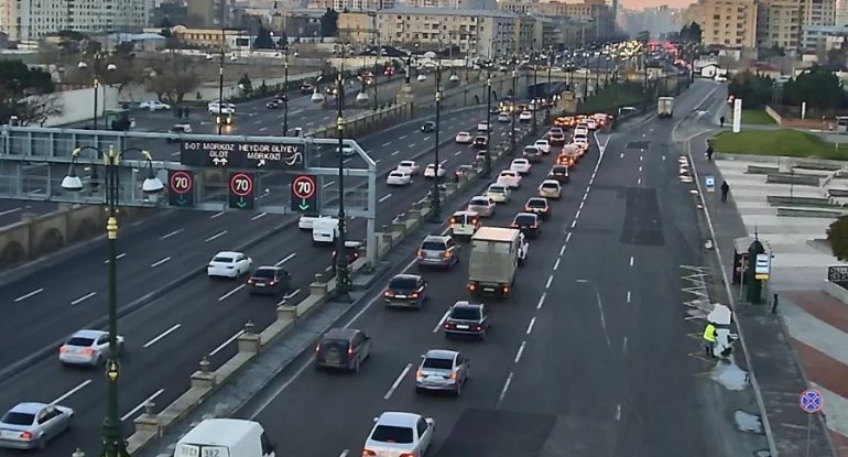 7 küçə və prospektdə tıxac var