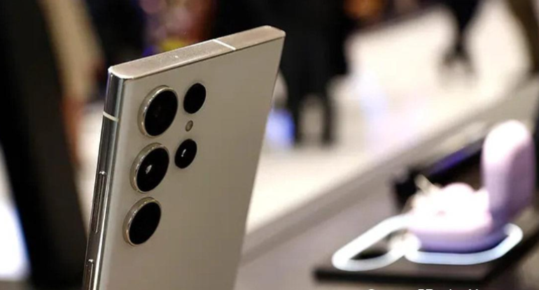 “Samsung” yeni flaqmanlarını təqdim etdi