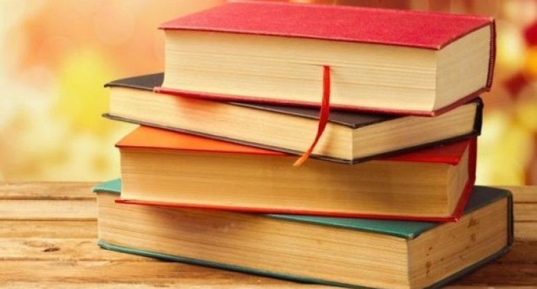 Azərbaycanda 800 manata kitab satılır - FOTO