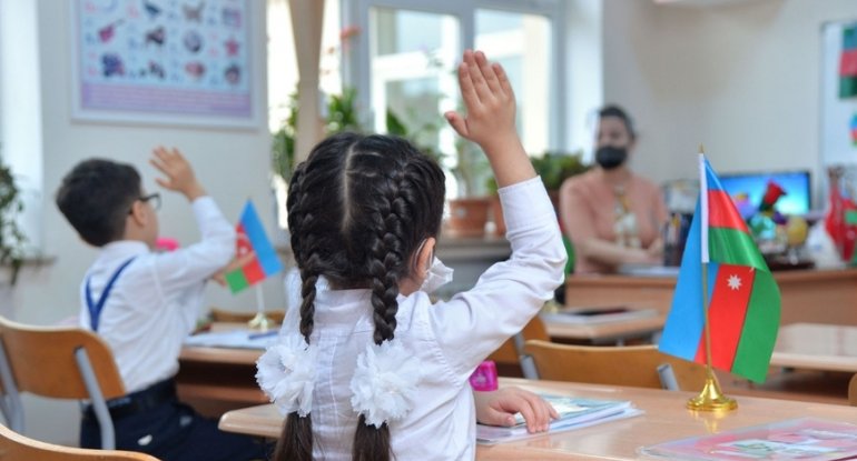 Müəllimlər bunu etməklə şagirdlərin hüquqlarını pozur - AÇIQLAMA