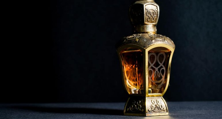 Azərbaycanda 21 500 manata ətir qabı satılır - FOTO