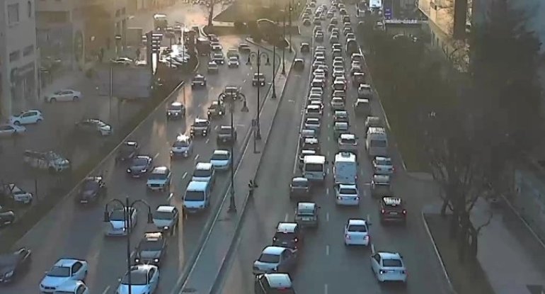 8 küçə və prospektdə tıxac var - SİYAHI