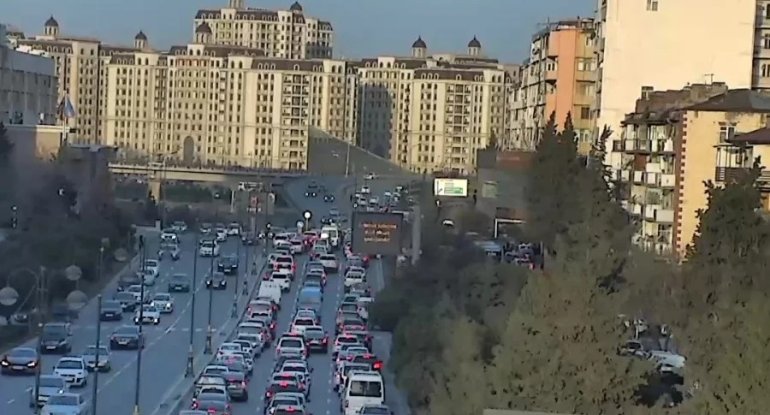 8 küçə və prospektdə tıxac var