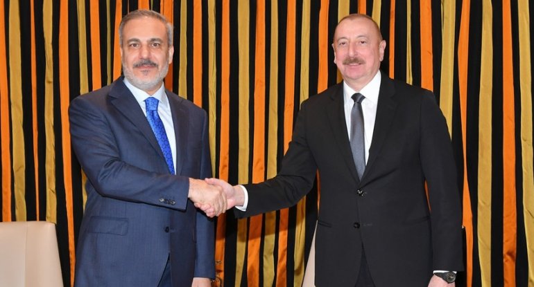 Azərbaycan Prezidenti Türkiyənin xarici işlər naziri ilə görüşüb