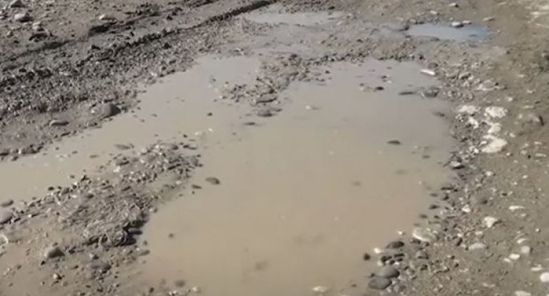 35 ildir asfalt üzü görməyən yol - VİDEO