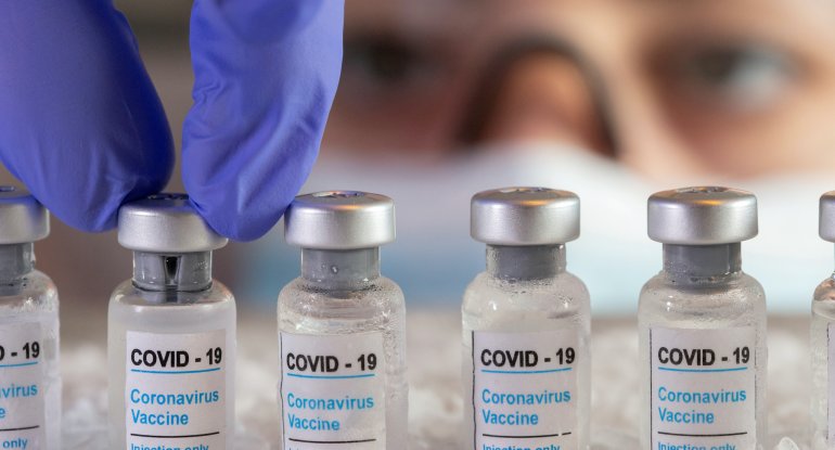 Elm dünyası şokda: Koronavirusa görə 217 dəfə peyvənd vurdurdu