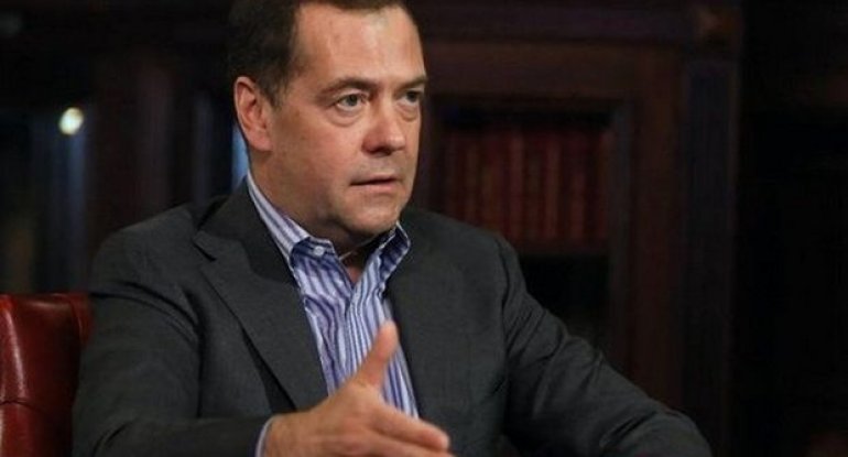 Medvedev Fransa barədə: “Düşmənə qarşı bütün üsullar keçərlidir” - FOTO