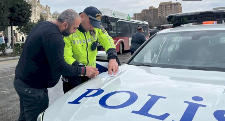 Polis “28 May“ stansiyasının qarşısında maşın saxlayan sürücüləri cərimə edir - 80 AZN...