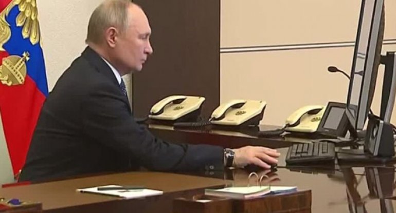 Putin onlayn səs verdi - VİDEO