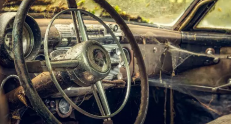Dünyanın ən qədim avtomobili: keçən il texniki baxışdan keçib