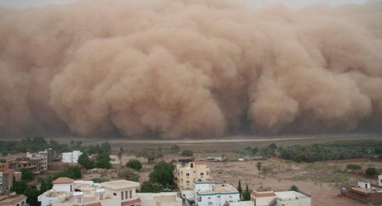 Güclü külək Sahara qumunu Almaniyaya gətirdi