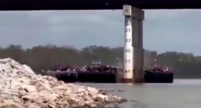 ABŞ-da daha bir yük gəmisi körpüyə çırpıldı - VİDEO