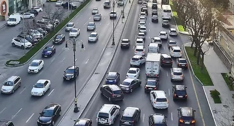 10 küçə və prospektdə tıxac var - SİYAHI