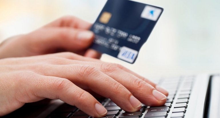 16 bankın ödəniş sistemin çökməsinin arxasındakı səbəb - Ekspert açıqladı