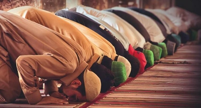 QMİ Ramazan bayramı namazının saatlarını açıqlayıb
