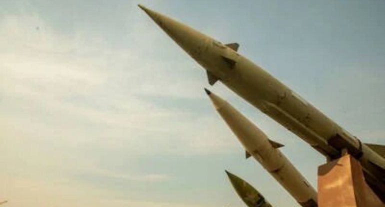 İran İsrailə ballistik raketlər atıb