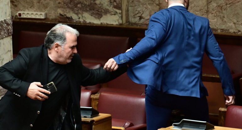 Yunanıstan parlamentində dava düşdü - FOTOLAR