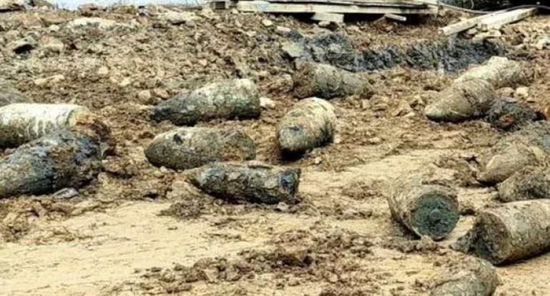 İstanbulda məktəbin ərazisində 30 mərmi tapıldı - VİDEO