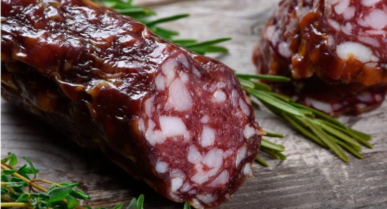 Tədqiqat kolbasa istehlakı ilə ölüm riskinin artması arasında əlaqəni təsdiqləyir