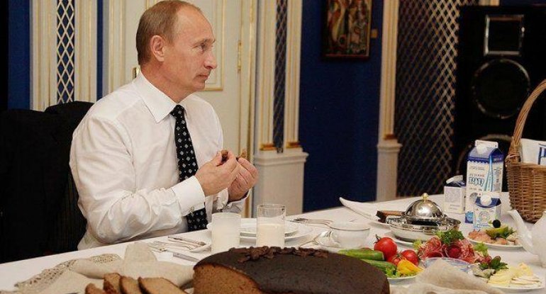 Putin ən çox sevdiyi yeməyin adını çəkdi