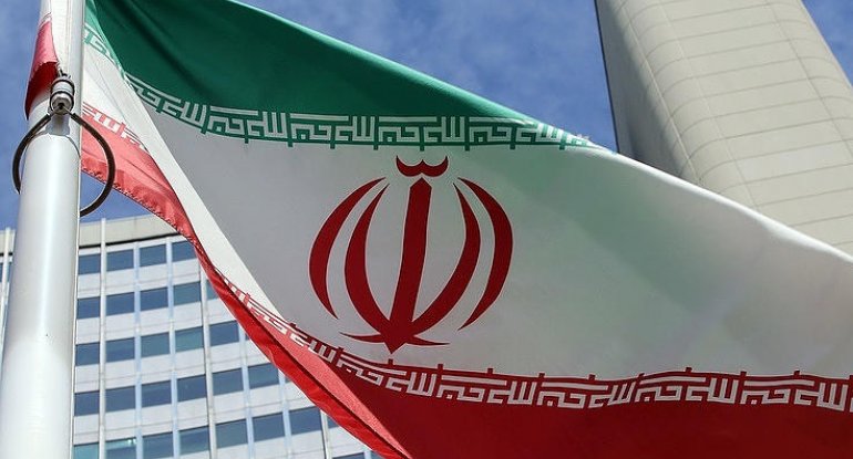 Bakıda İran bayrağı endirildi - FOTO