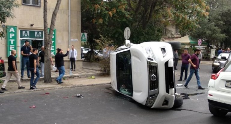 Məşhur aparıcı qəzada ağır xəsarət aldı - FOTO